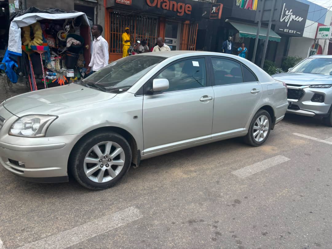 TOYOTA Avensis